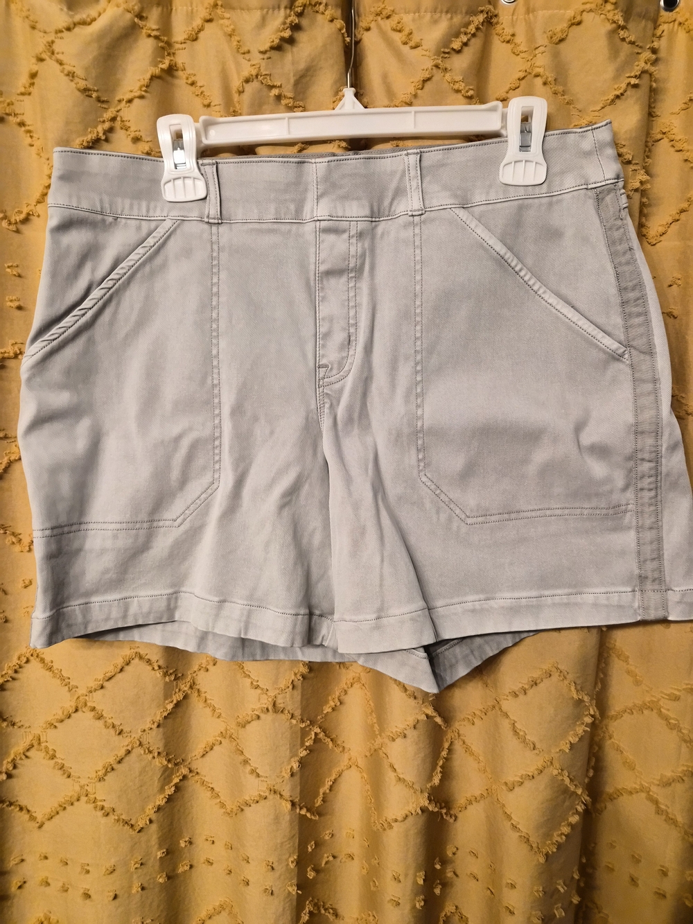 SPANX Light Gray Casual Jean-Style Shorts